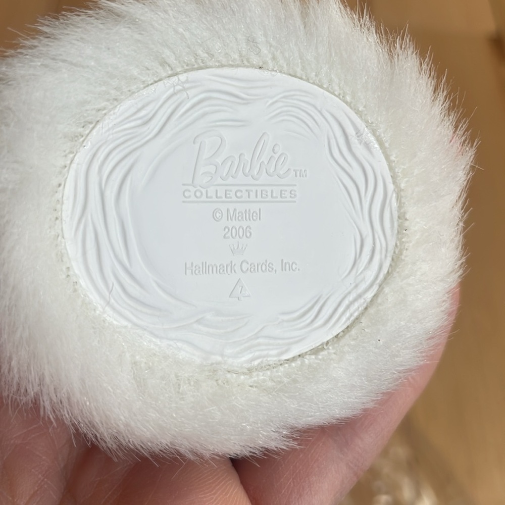 Hallmark Barbie 2006 Ornament - Picture 6 of 7